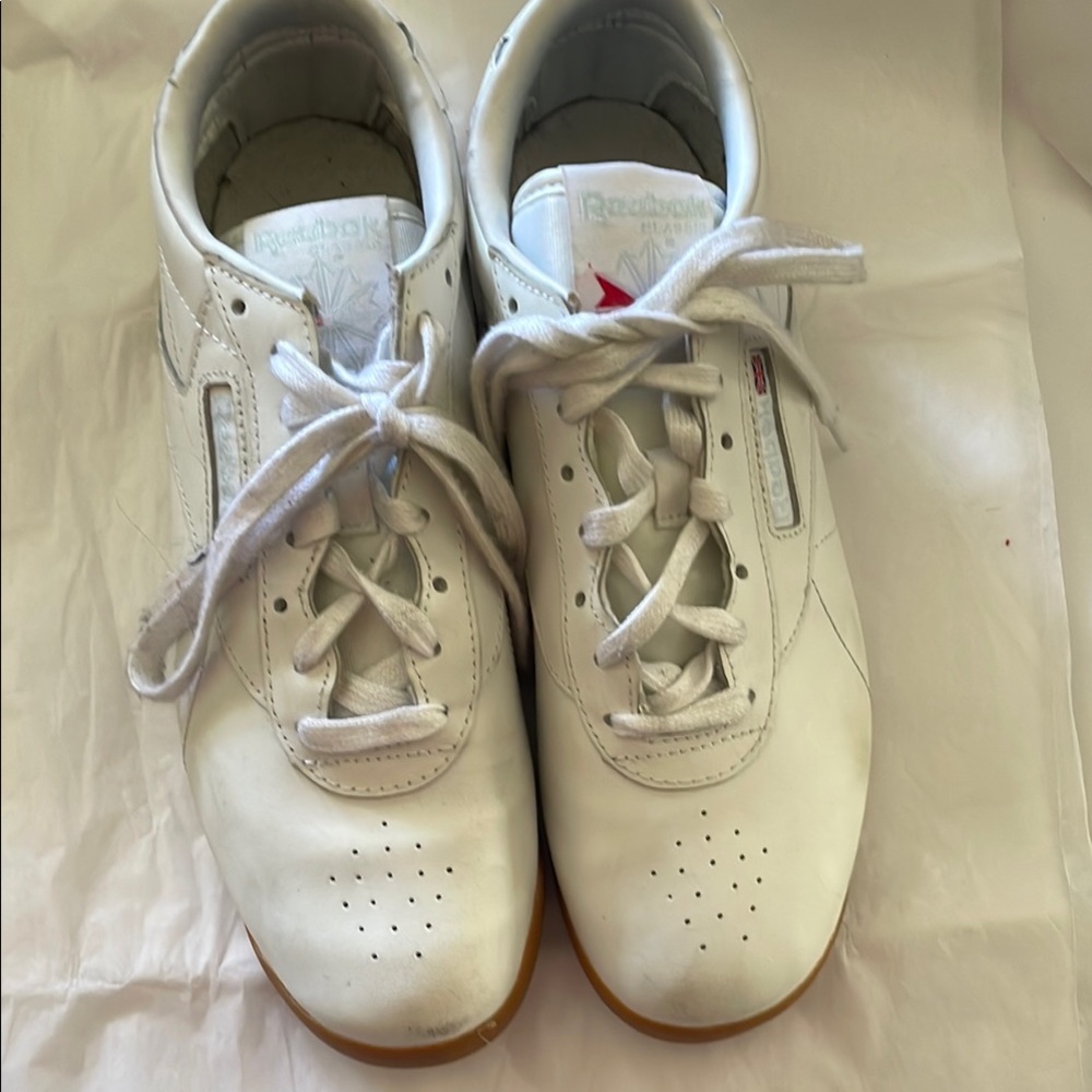 Classic White Reebok Sneakers with Gum Sole